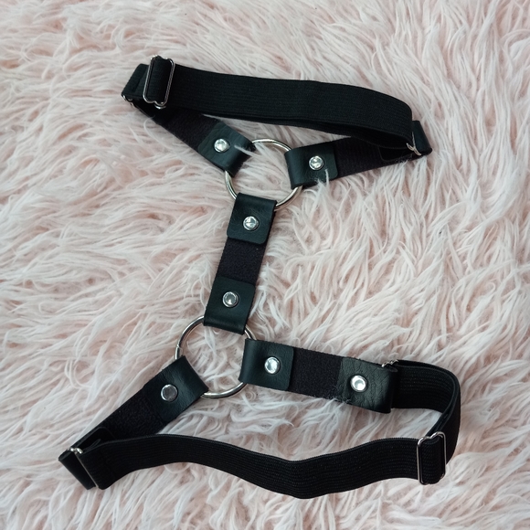 SOLD OUT Vegan leather dbl O ring sexy thigh garter! 😍 adjustable for all thigh - Picture 10 of 11